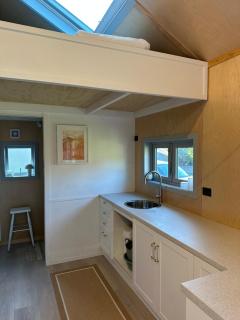 Beautiful French-Designed Tiny Home-Te Mata Peak Views - 4