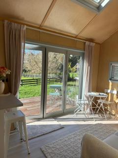 Beautiful French-Designed Tiny Home-Te Mata Peak Views - 6