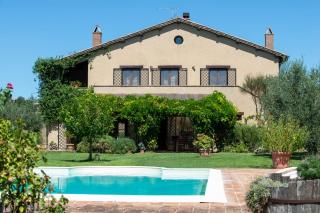 Tenuta di campagna con piscina immersa nel verde - 9