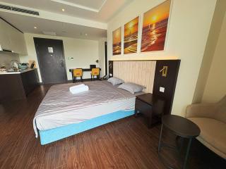 Chic Ha Long Studio Bay, City & Mountain Views - 9