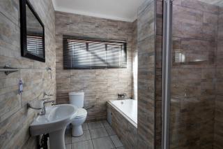 La Lucia Guesthouse - 2