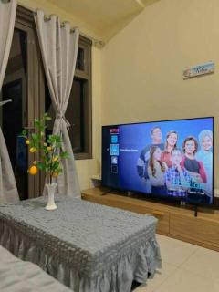 Cozy Pasay Condo with Pool Access - 2