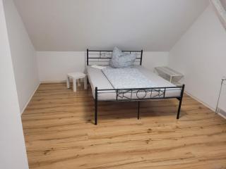 Modern & Comfortable Apartments in Central Altenburg - 7