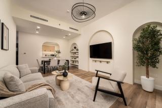 Elegant 3-Bedroom Apartment - Panoramic Burj Khalifa and Downtown Views - 6