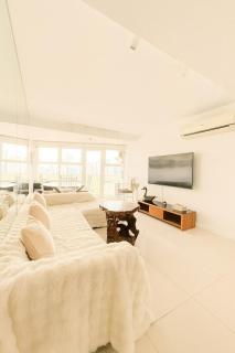 Cozy & Spacious 2BR Stay Near BGC - Home Theater - 0