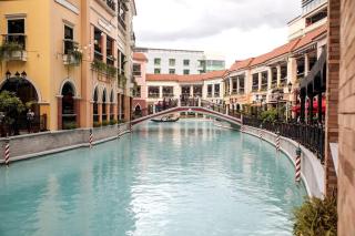 Cozy & Spacious 2BR Stay Near BGC - Home Theater - 1