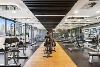 Chic 1-Bedroom Apartment with Pool and Gym - 1