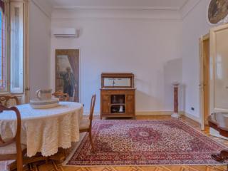 Historic residence close to the station - 8