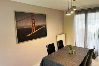 Spacious house ideally located - 8
