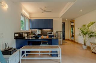 Chic 1BHK Hideaway Balcony Bliss 10 Min Baga - 9