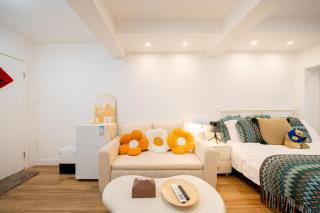 Shanghai Hills & Well-time Velvet Glow Near Tianzifang and Riyueguang Center close to Line 9 - 1