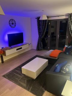 Modern City Centre Apartment with Canal Views - 5