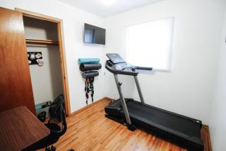 Fenced Lot W Home Gym plus Washer and Dryer - 8