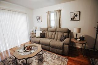 Fenced Lot W Home Gym plus Washer and Dryer - 7