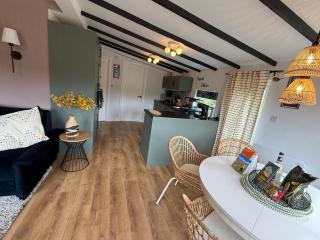 Robins' Rest - 22 Caer Beris Luxury Lodge Park NEW Sleeps 6 Riverside Reteat - 6