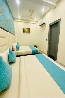 Hotel Glasswood - Mathura - 0