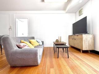 Family & Group Getaway – 5 Bedrooms, 12 Guests - 8