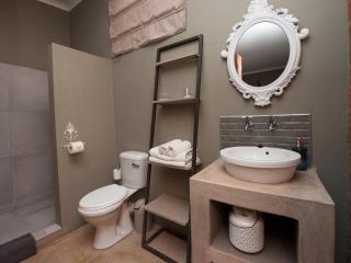 Tsumeb Theater Guesthouse - 2