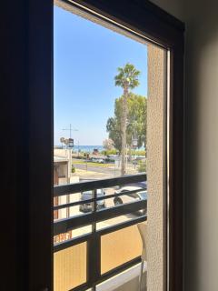 Pigeon Beach Hotel Apartments - 4