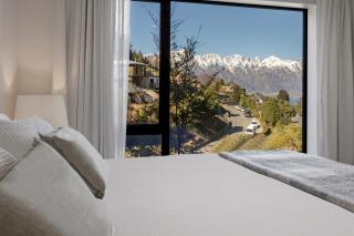 Remarkable Lakeview Escape - 3