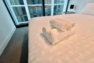 Melbourne CBD - Skyline 2 Bedroom Apartment - 1