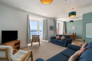 5 Paragon Court - Sea Front Apartment - 9