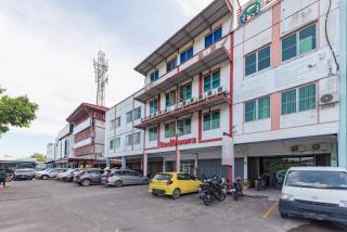 RedDoorz Plus near Kepri Mall - 8