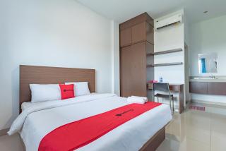 RedDoorz Plus near Kepri Mall - 0