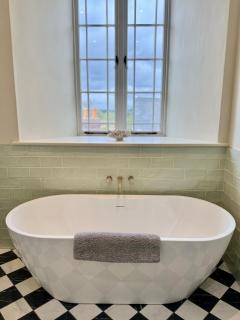 Spacious & stylish riverside apartment in Ross on Wye - 6
