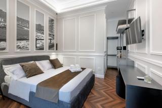 Naples Plaza Duomo - 9