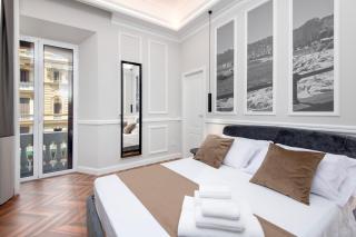 Naples Plaza Duomo - 5