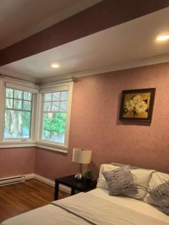 Charming Retreat on Cypress St Rooms with share living space - 8