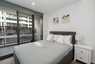 Modern 2Br Ground Level City Retreat with Parking - 7