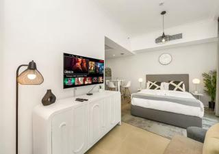 Bay Central Modern Studio - 0