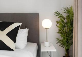 Bay Central Modern Studio - 1