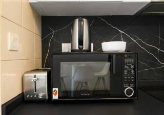 Bay Central Modern Studio - 7