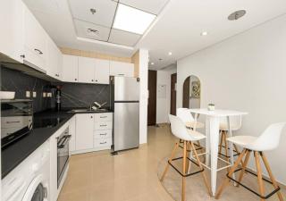 Bay Central Modern Studio - 9