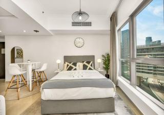 Bay Central Modern Studio - 6