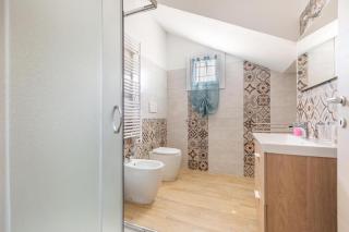 Azure Bay Luxury Villa - 2