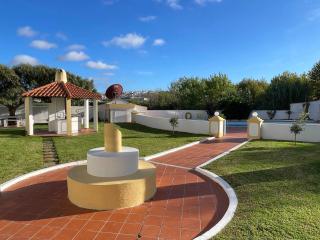 Elegant 3-bed family beach house with large pool area - 4