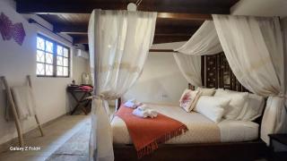 Aurora Mari Villa Your Dream Steps from the Ocean Shore - 1