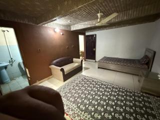 NA Farmhouse and Resort - Karatschi - 9
