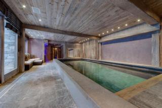 Chalet features six en suite bedrooms - 9