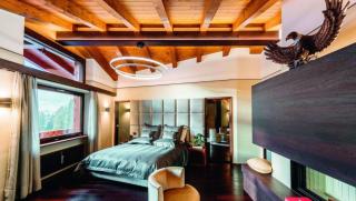 Chalet gracefully in the heart of the prestigious Village - 1