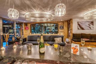 Chalet is located in the very heart of Val d'Isere - 6