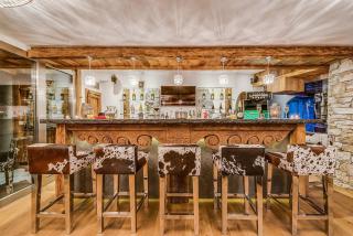 Chalet is located in the very heart of Val d'Isere - 3
