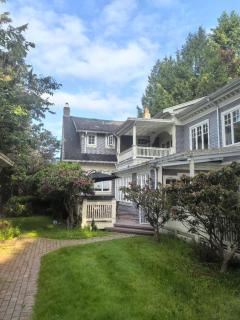 Charming Retreat on Cypress St Rooms with share living space - 2