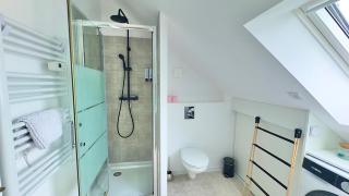 HappyNest Studio - 5 min City Center Station - WiFi - 6