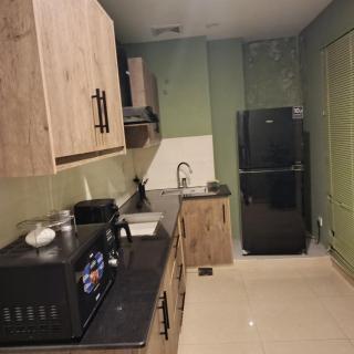 Fully Furnished 2 Near Bahria Head Office - 6