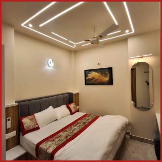 HOTEL AVG Near Kashi-Vishwanath-Temple-And Ganga Ghat With# Parking facilities-Newly Decorated Room- A Top Rated Premium Hotel in Varanasi - 1